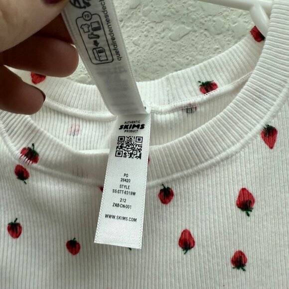 Skims Snow Strawberry Print Cotton Rib Short Sleeve Crew T Shirt Womens sz Small - Picture 4 of 6